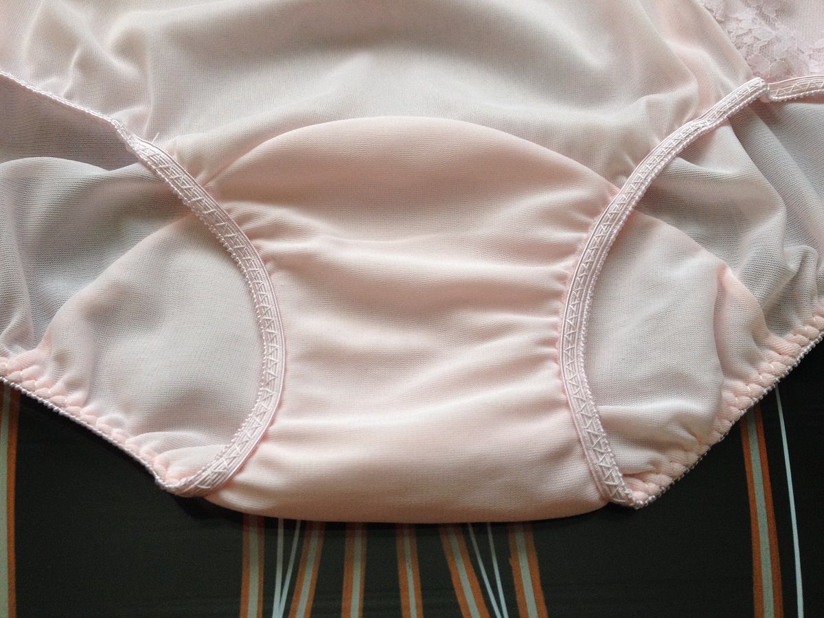 Adorable 1950's Van Raalte Pink Nylon & Lace Granny PantiesSissy Pants